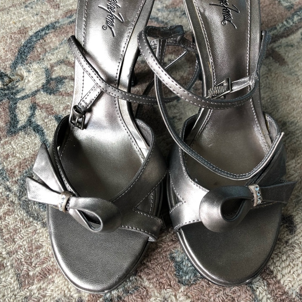 Like new heel- perfect for a wedding